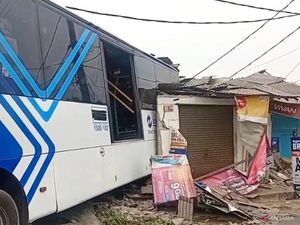 5 Fakta TransJ Tabrak Mobil-Rumah di Cakung hingga 6 Orang Luka